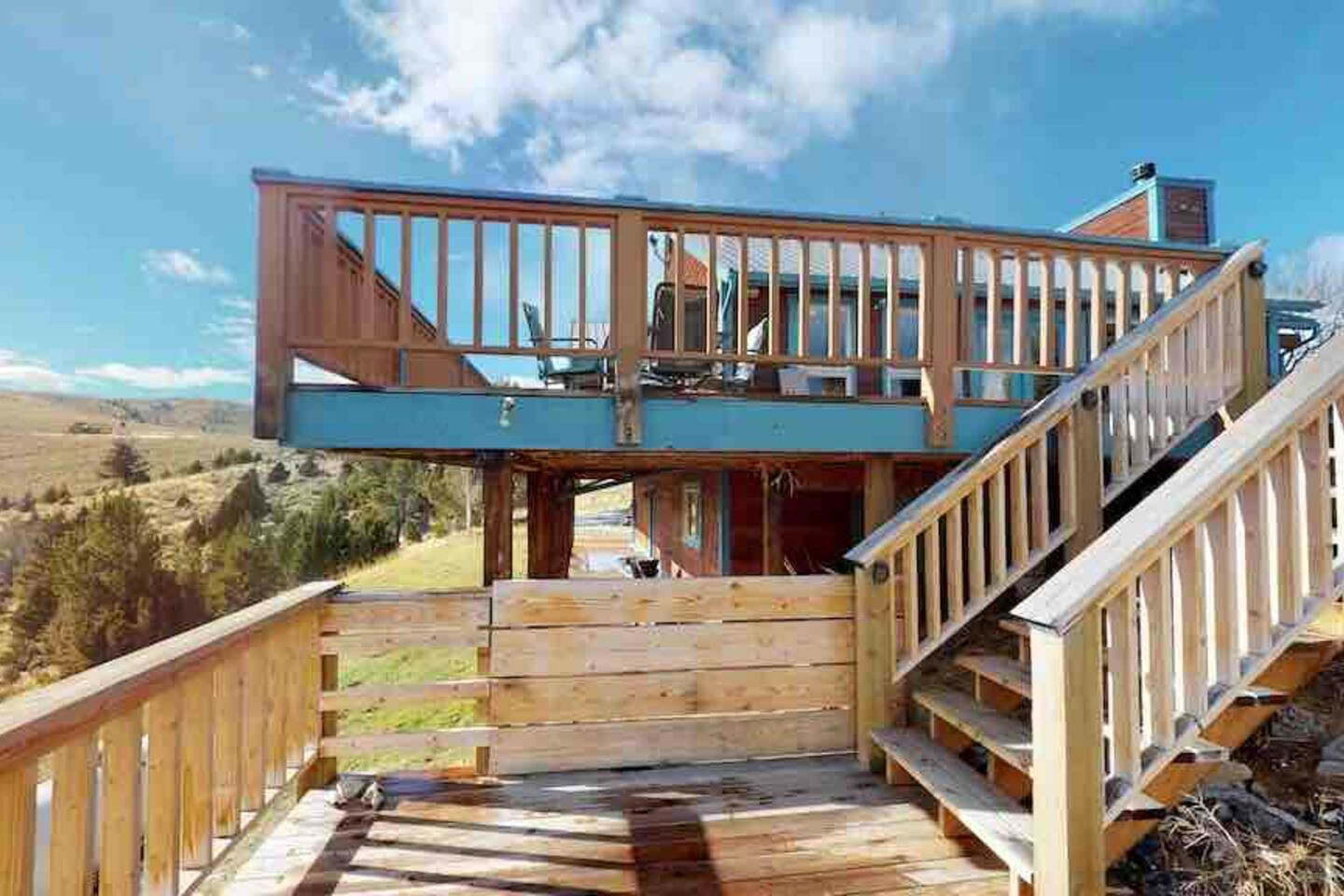 Multi-level deck structure